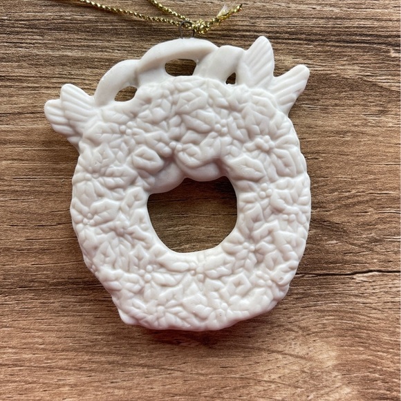 Vintage Avon Lot of 2 Bisque Porcelain Christmas Tree Ornaments 24 K Gold Accent - Picture 5 of 5